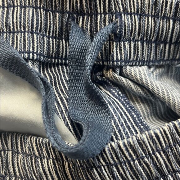 UNIQLO Cotton Relaxed Ankle Pants (Hickory Stripe) Size S - Picture 2 of 6